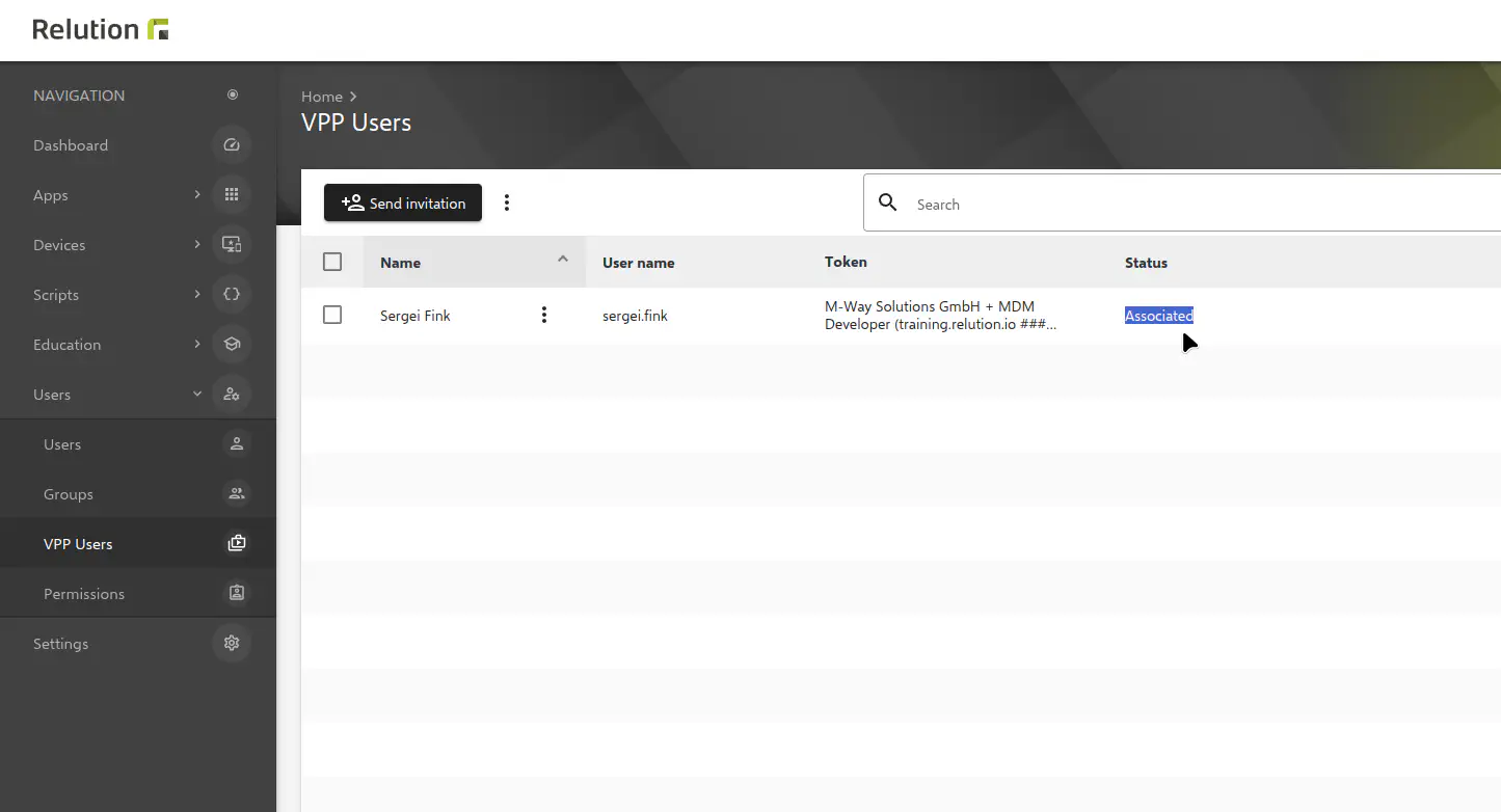 Relution VPP user list showing invited user with Registered status